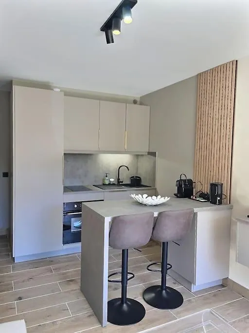 Apartment Le P'Tit Cocon: Chambre / Terrasse / Parking Cavalaire-sur-Mer