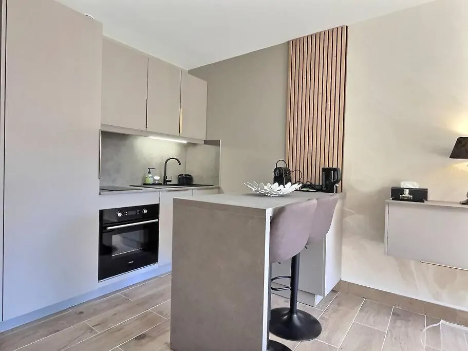 Apartment Le P'Tit Cocon: Chambre / Terrasse / Parking Cavalaire-sur-Mer France